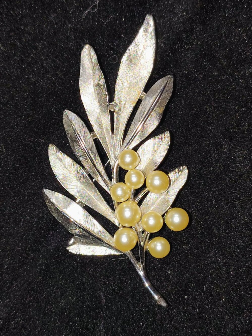 Vintage Crown Trifari Faux Pearl Leaf Branch Brooch – 1950s/60s Gold‑Tone Pin